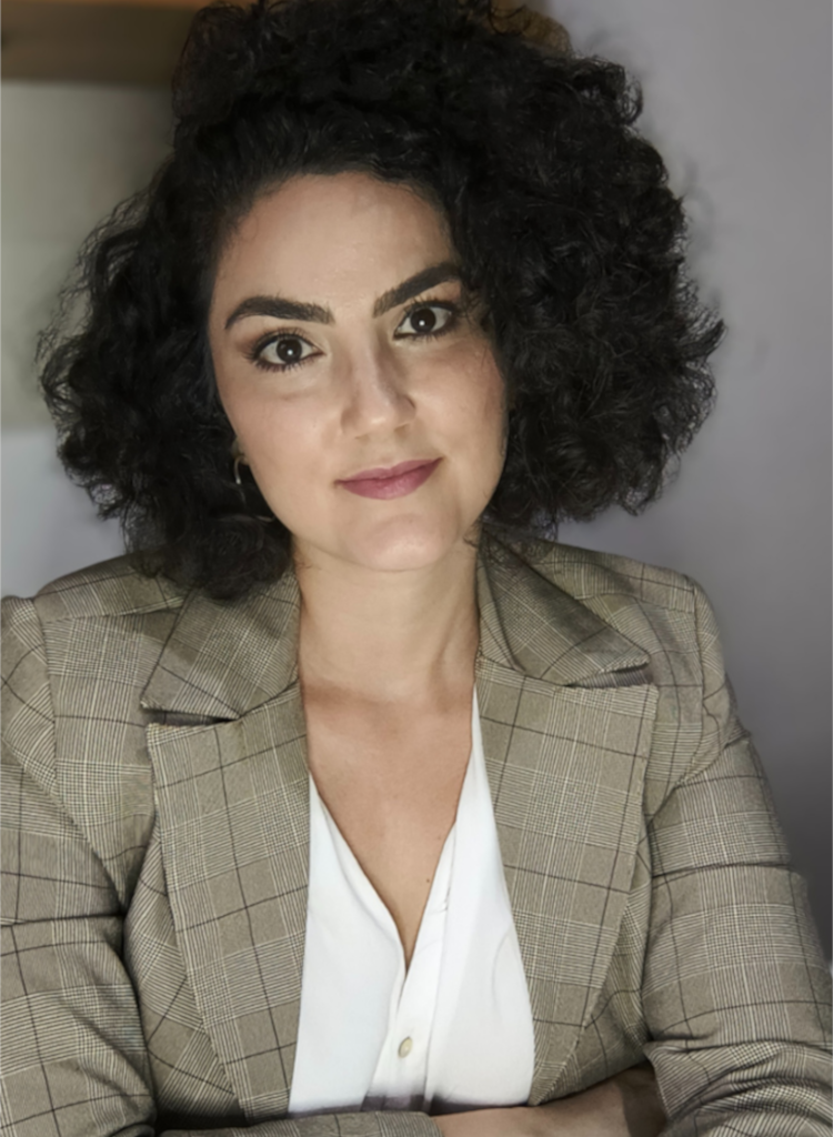 Prfa. Dra. Thaís Fernandes